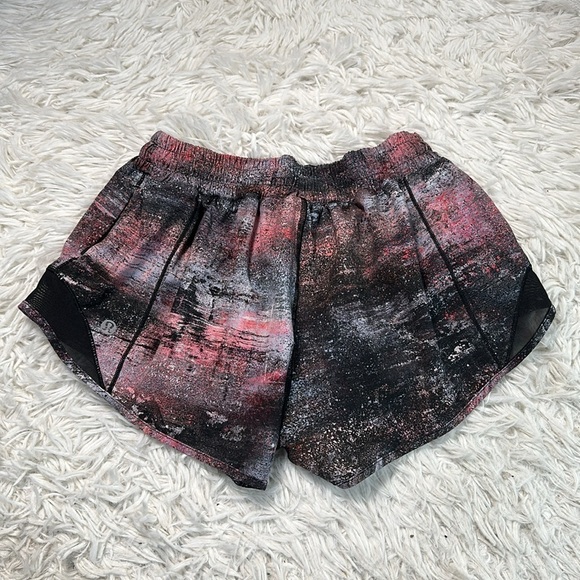 Lululemon Hotty Hot Short II *2.5" Azurite Poppy Coral Multi / Black - Picture 4 of 5